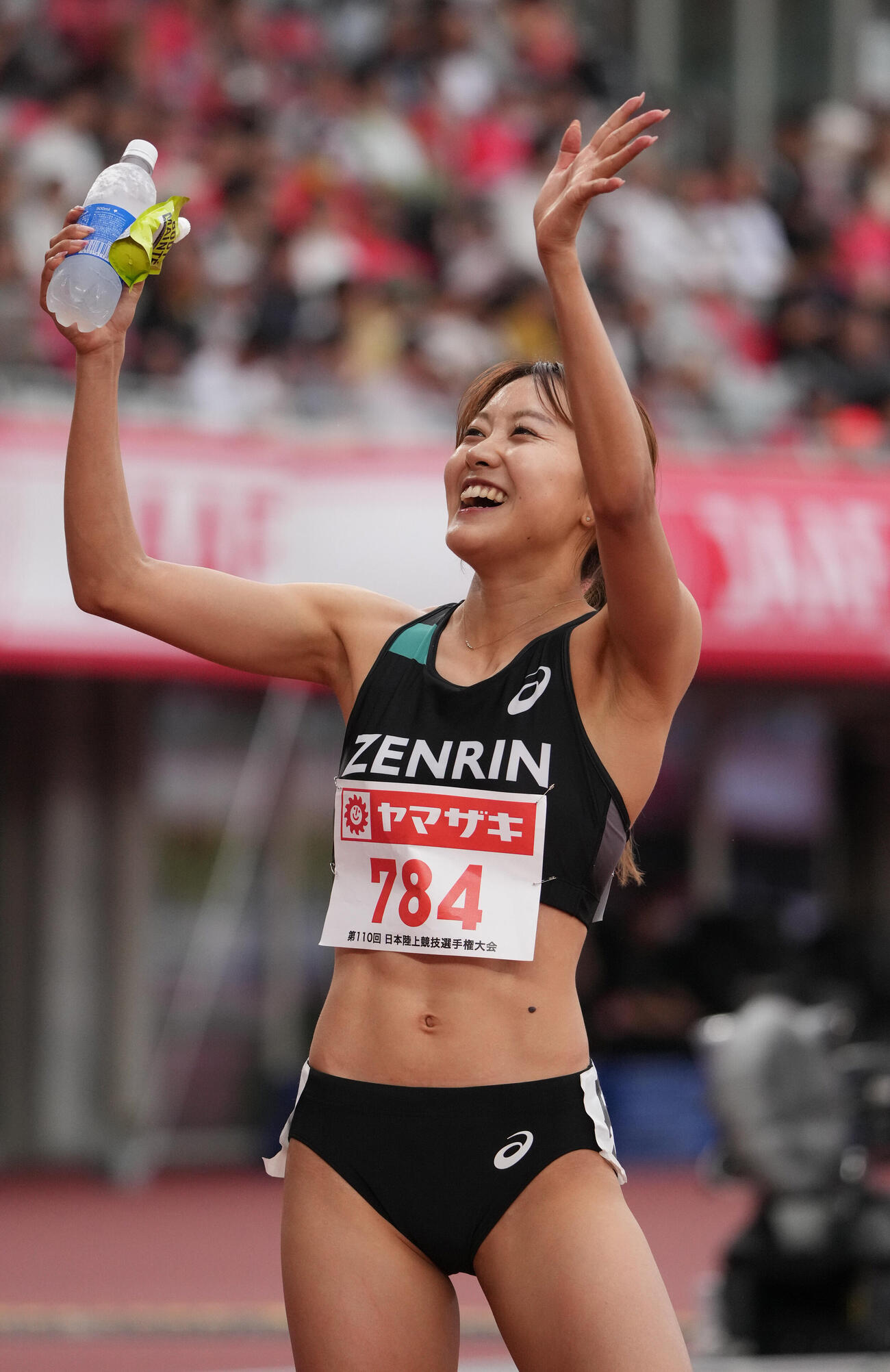 第110回日本陸上競技選手権大会　女子400メートル障害決勝、優勝した青木穂花（撮影・森本幸一）