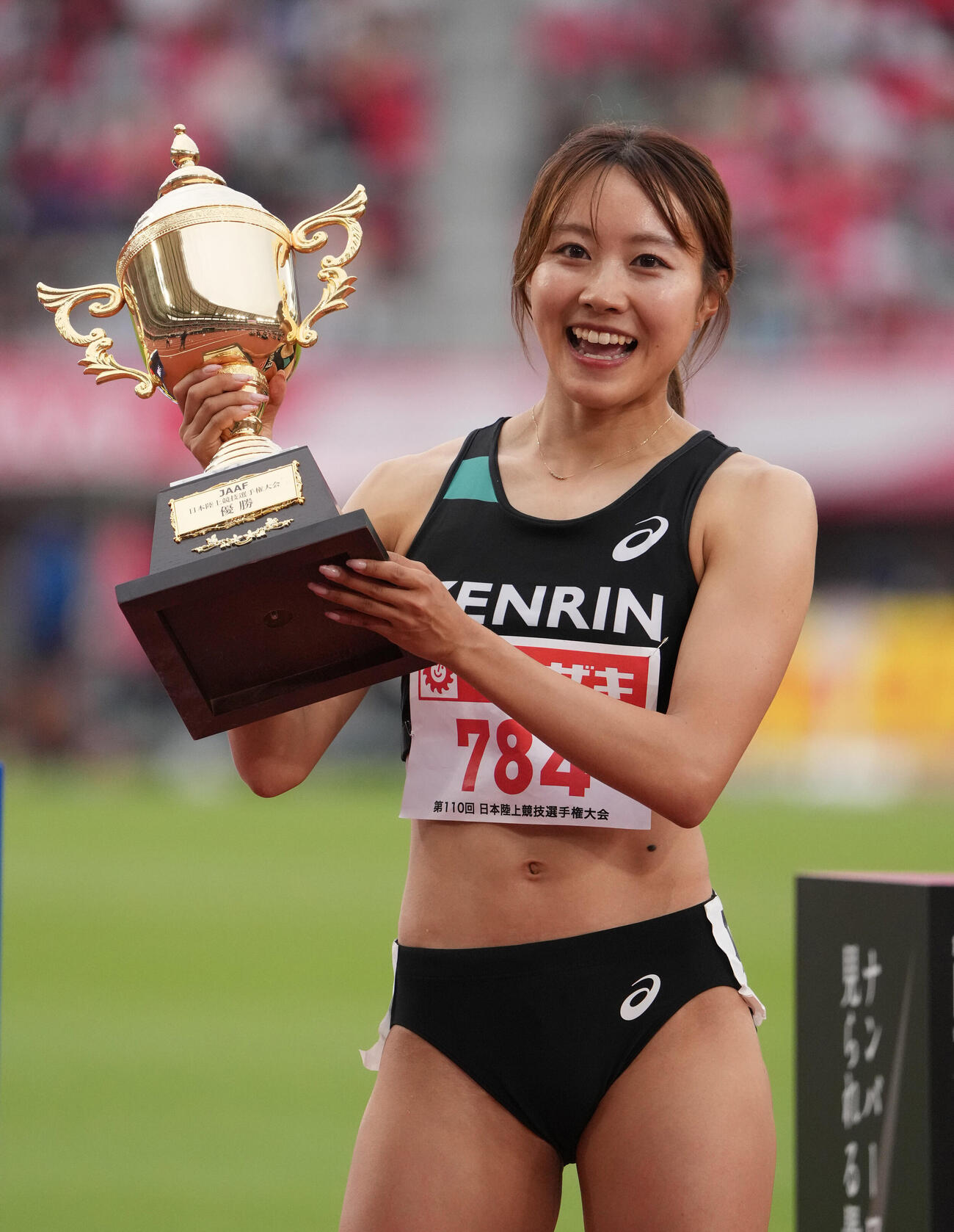 第110回日本陸上競技選手権大会　女子400メートル障害決勝、優勝した青木穂花（撮影・森本幸一）