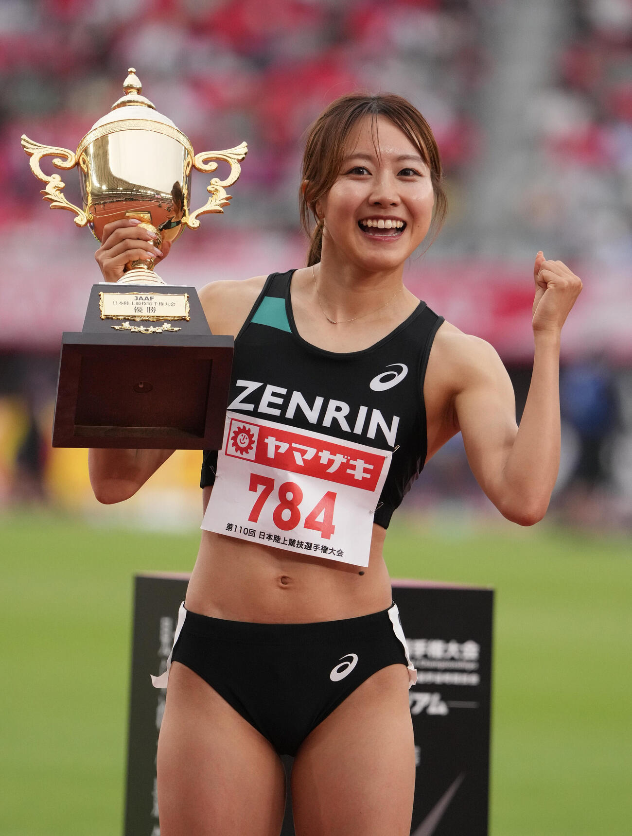 第110回日本陸上競技選手権大会　女子400メートル障害決勝、優勝した青木穂花（撮影・森本幸一）