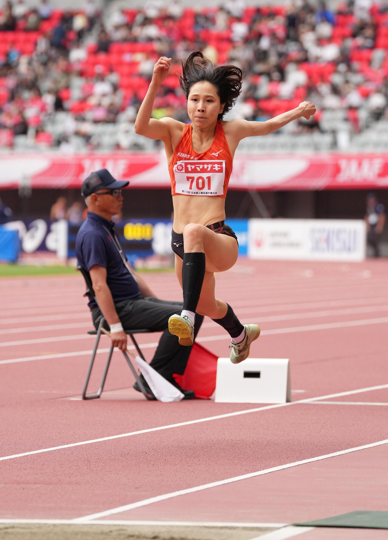 第110回日本陸上競技選手権大会　女子三段跳び決勝1回目の跳躍をする剱持クリア（撮影・森本幸一）