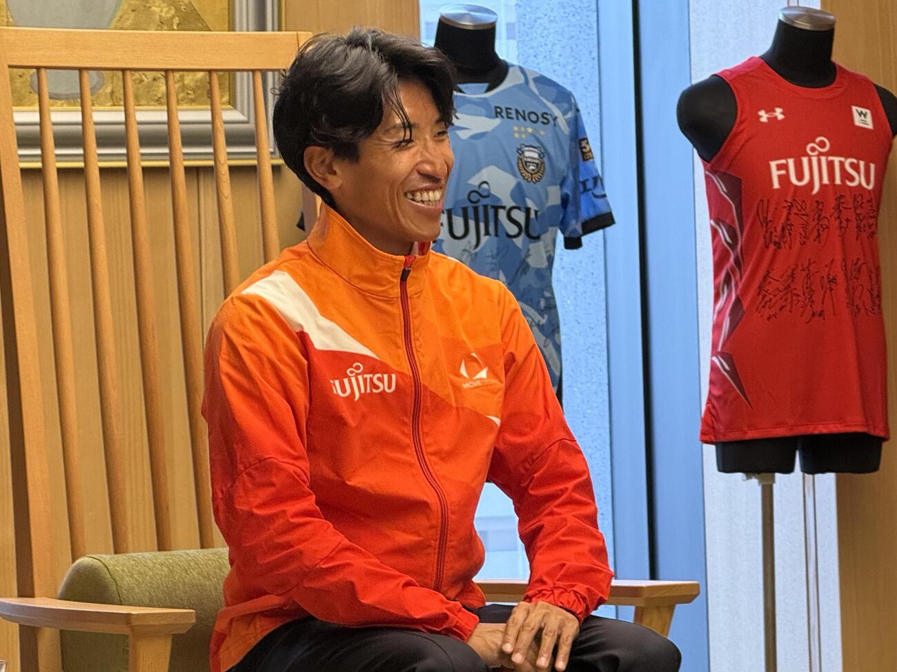 川崎市を表敬訪問した富士通陸上部の浦野雄平
