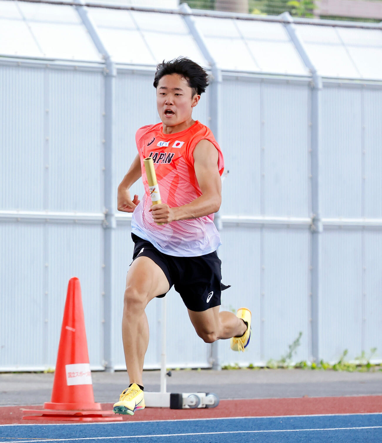 練習を公開した小室歩久斗（撮影・山本朝陽）