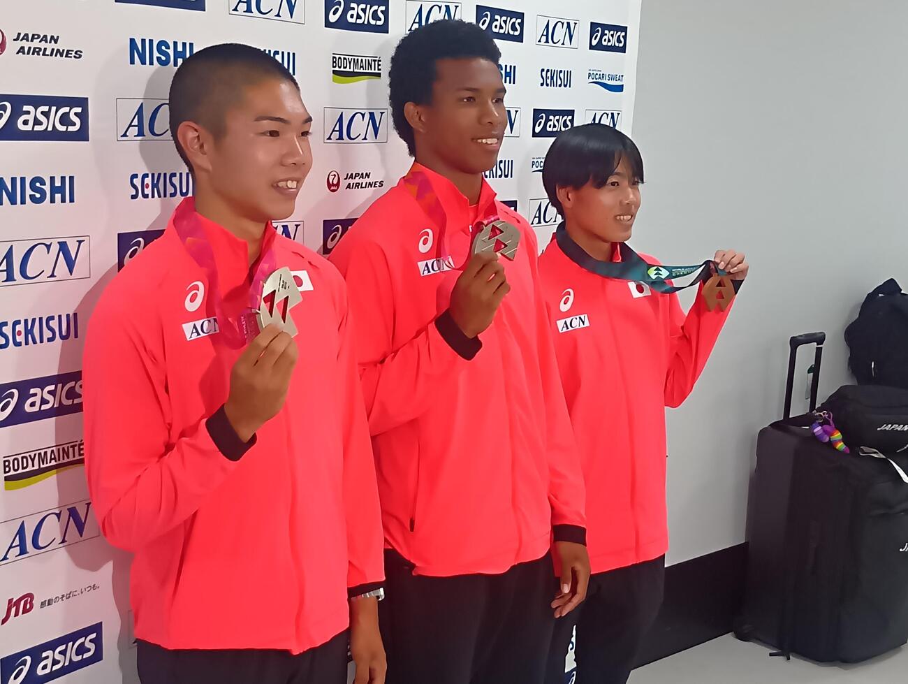 U20世界選手権から帰国した、左から後藤大樹、古賀ジェレミー、本田桜二郎