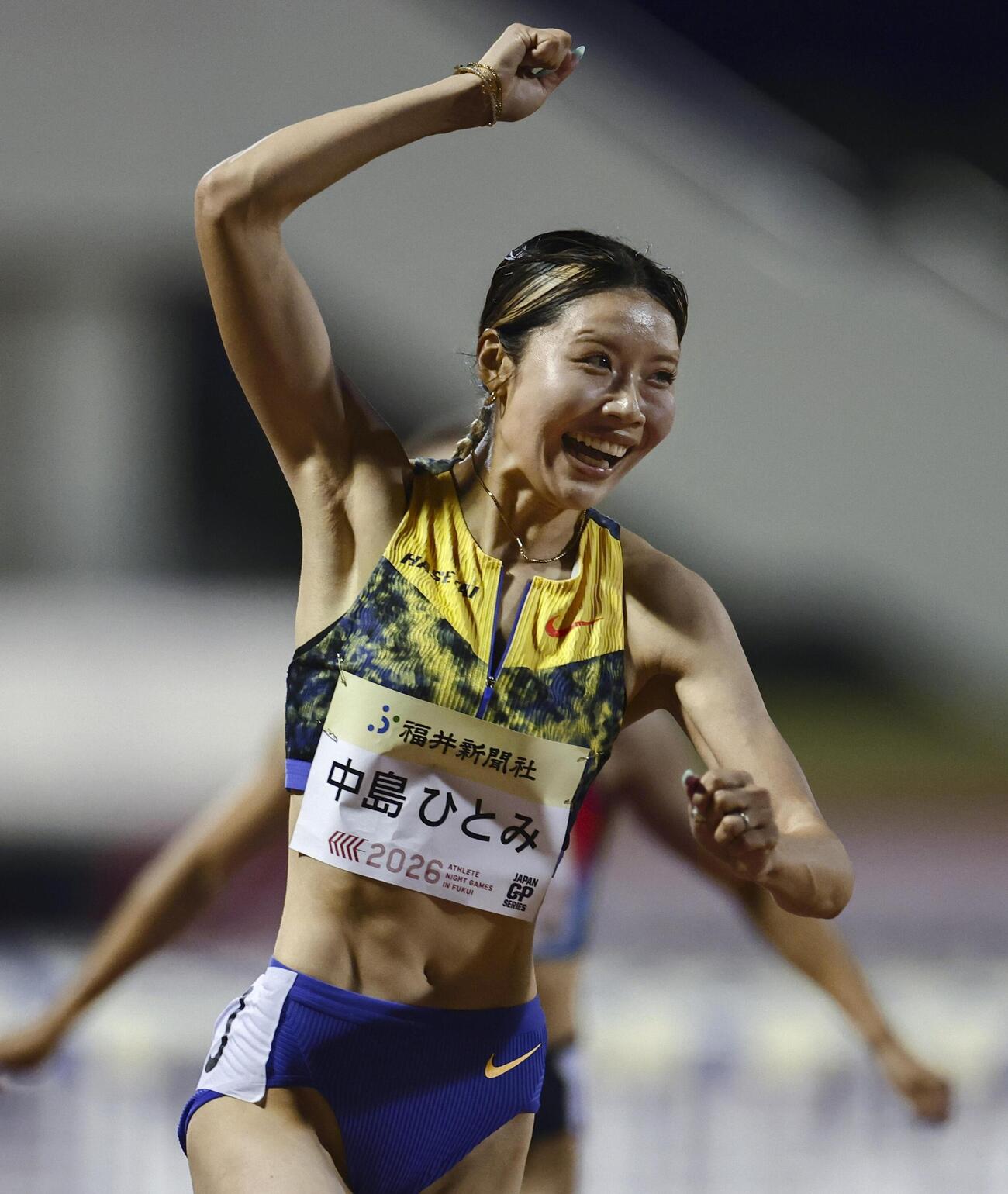 女子100メートル障害で12秒60の日本新をマークし、喜ぶ中島ひとみ（共同）