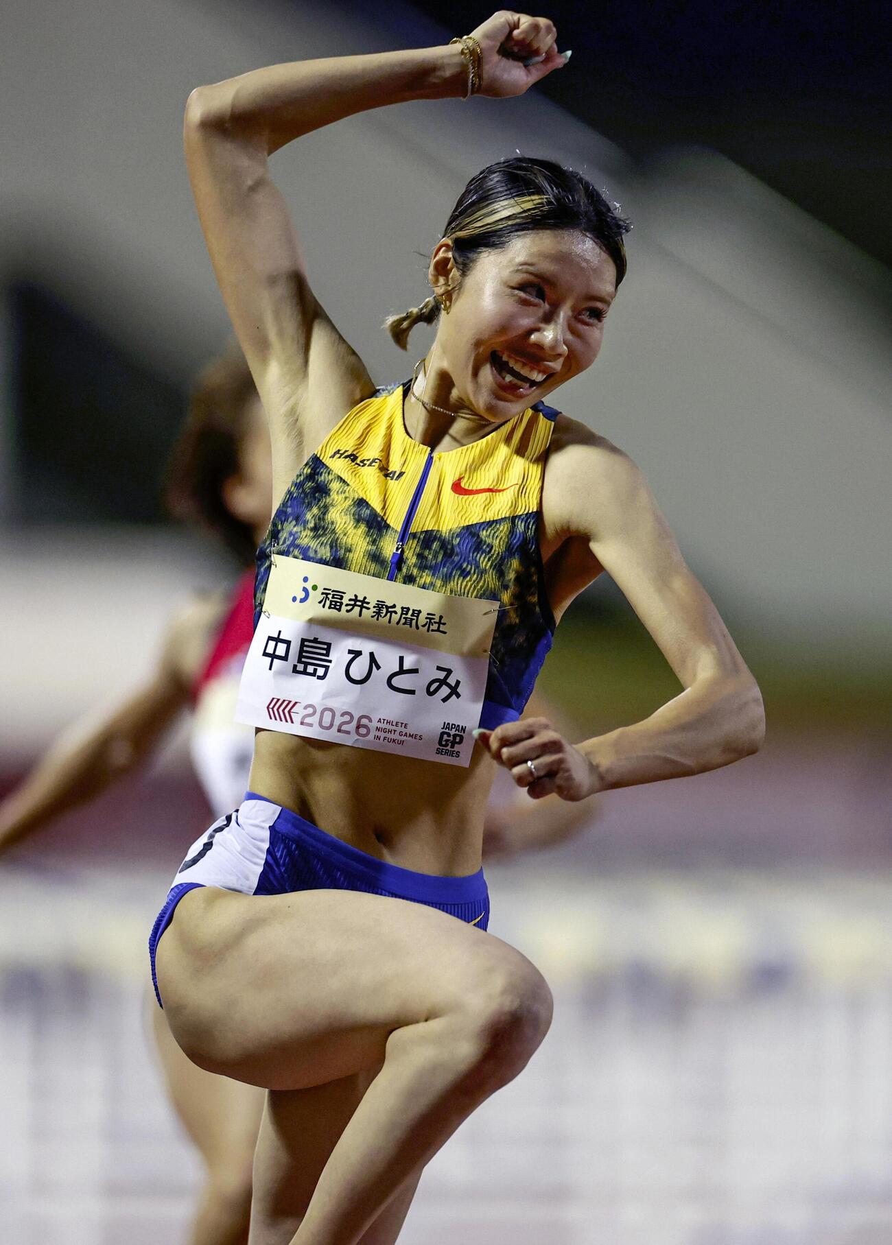 女子100メートル障害で12秒60の日本新をマークし、喜ぶ中島ひとみ（共同）