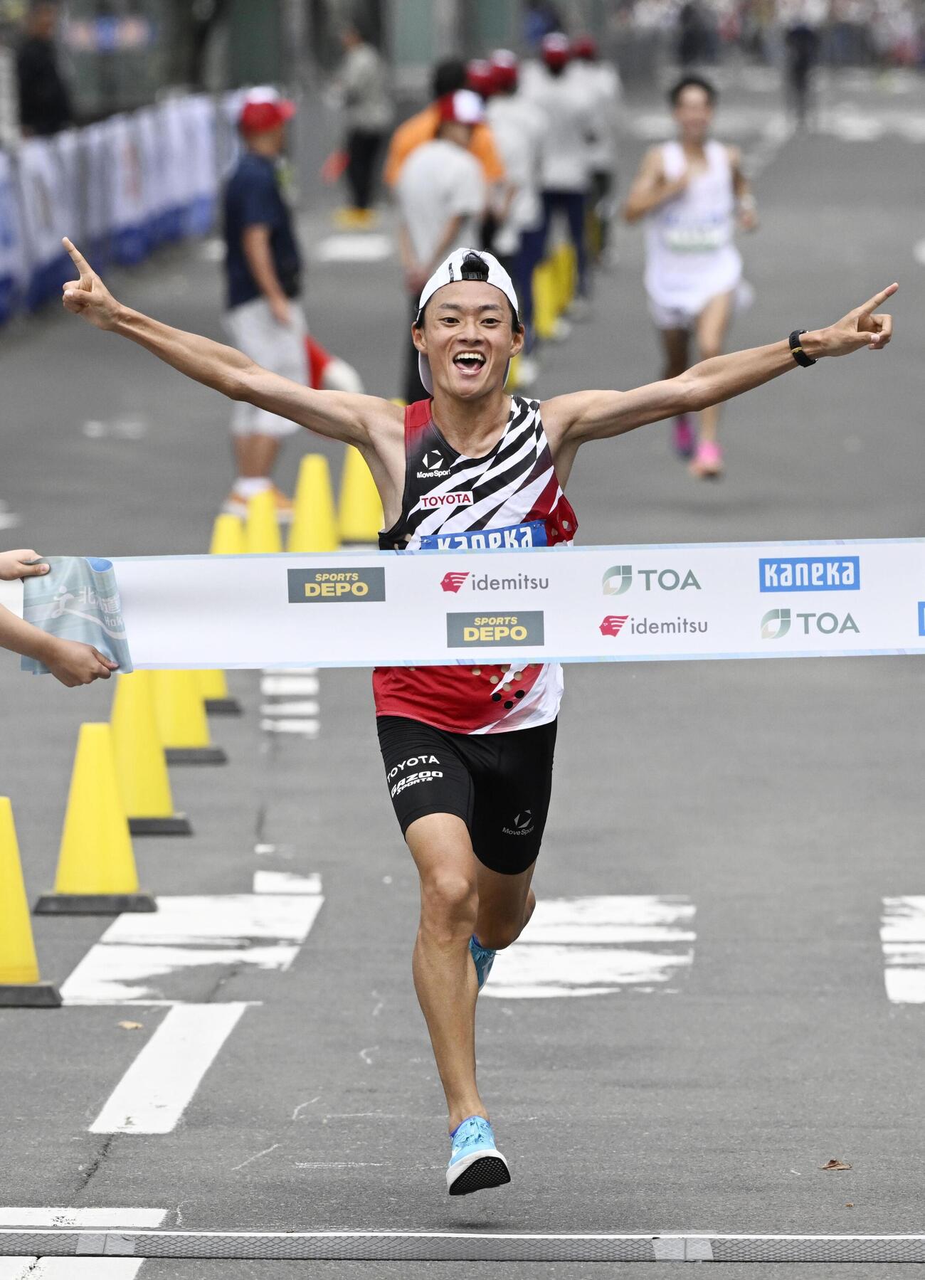 男子を2時間10分46秒で制した湯浅仁（共同）