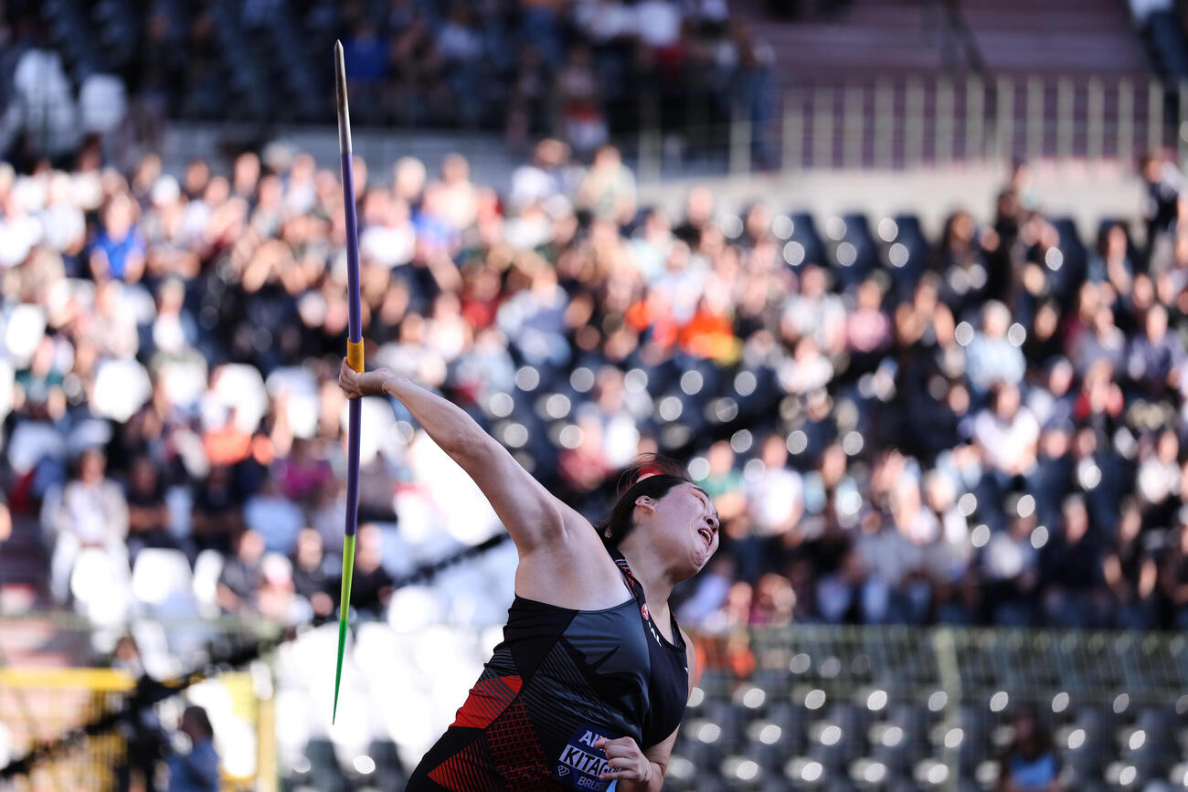 ダイヤモンドリーグ・ファイナル　女子やり投げで投てきする北口榛花（AP）