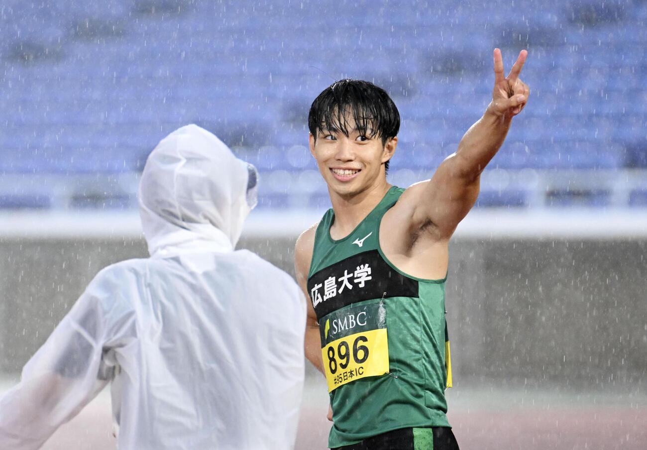 男子100メートルで優勝した山本匠真＝日産スタジアム（共同）