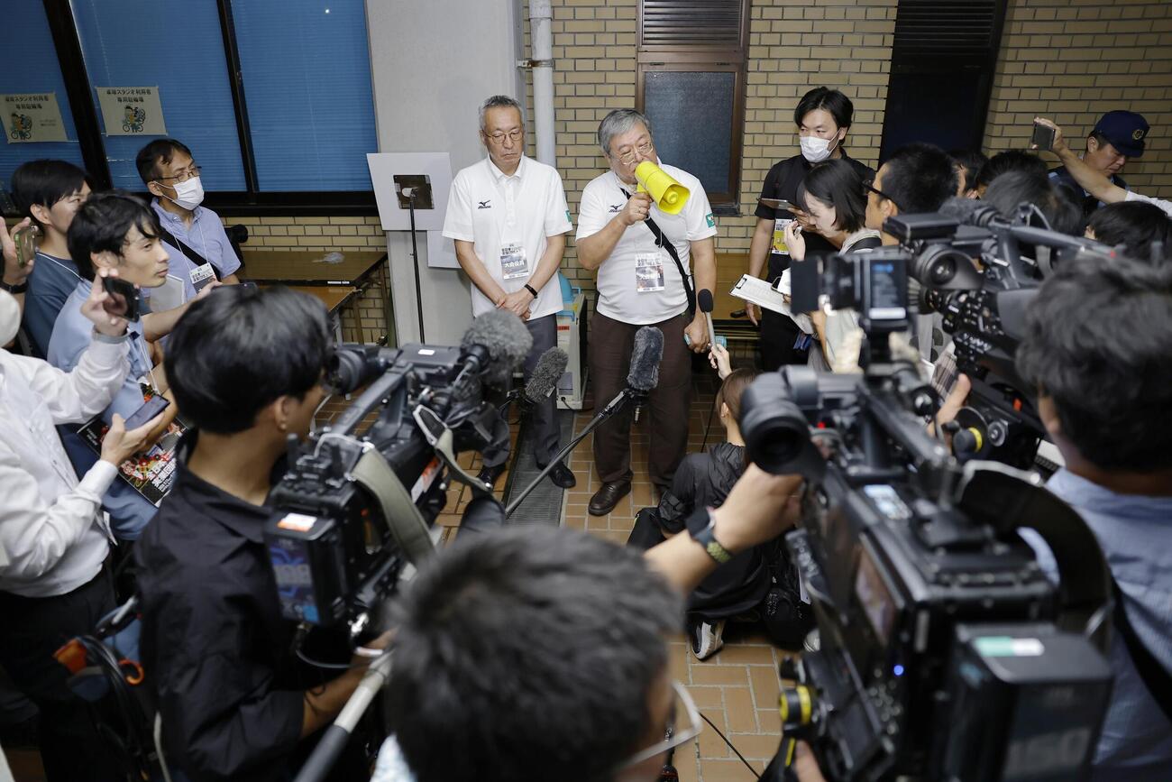 陸上の全日本実業団対抗選手権で、複数の人が体調不良を訴えたことについて説明する大会関係者