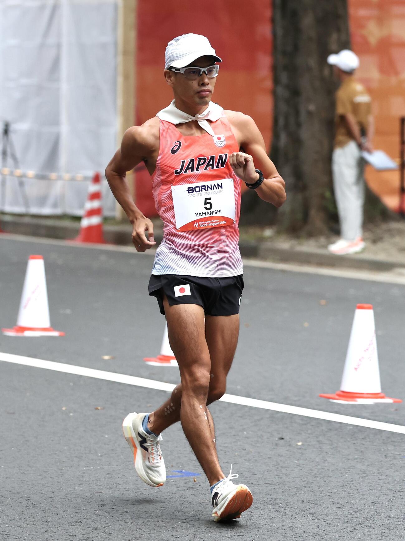 ハーフマラソン競歩　ウォーミングアップする山西利和（撮影・宮地輝）