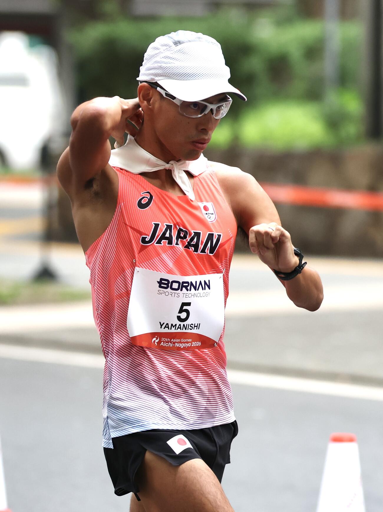 ハーフマラソン競歩　ウォーミングアップする山西利和（撮影・宮地輝）