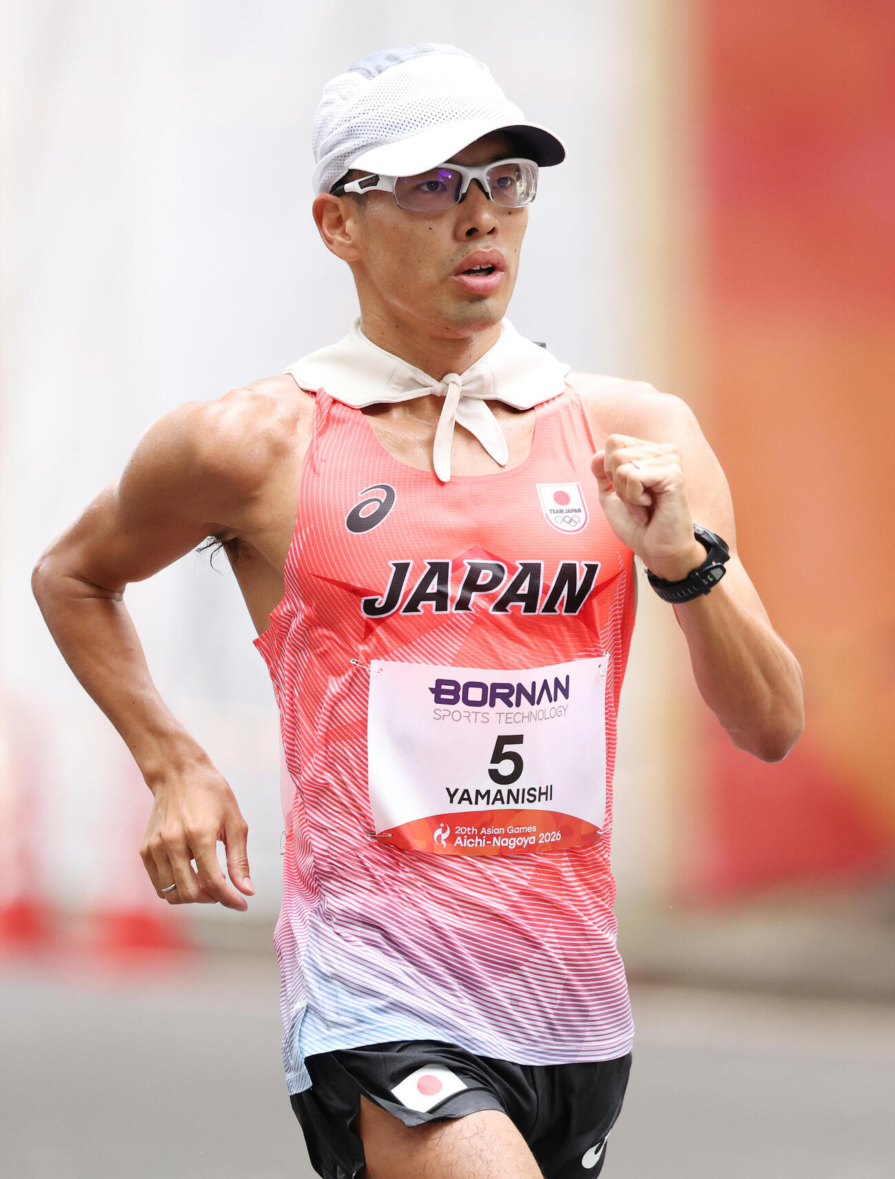 ハーフマラソン競歩　力強い歩きで周回する山西利和（撮影・宮地輝）