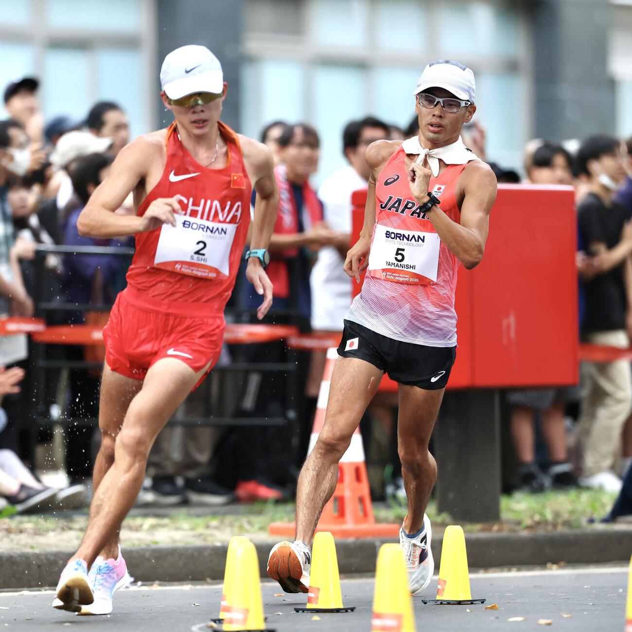 ハーフマラソン競歩　力強い歩きで周回する山西利和（撮影・宮地輝）