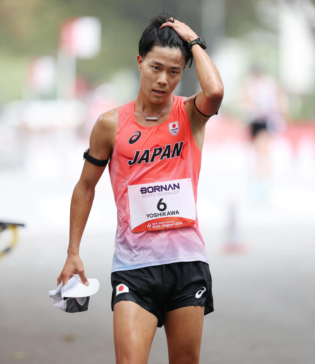 ハーフマラソン競歩　ゴールした吉川絢斗（撮影・宮地輝）