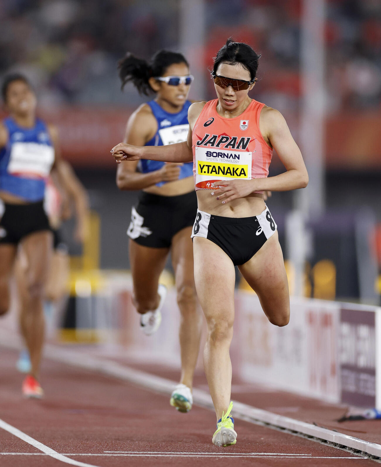 女子七種競技　800メートルでゴールする田中友梨＝パロマ瑞穂スタジアム（共同）
