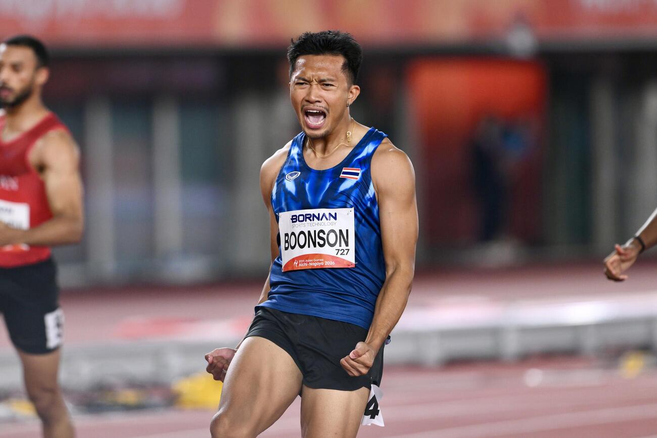 男子100メートル決勝で大会新記録で優勝を決め雄叫びをあげるタイのブーンソン・プリポン（撮影・滝沢徹郎）