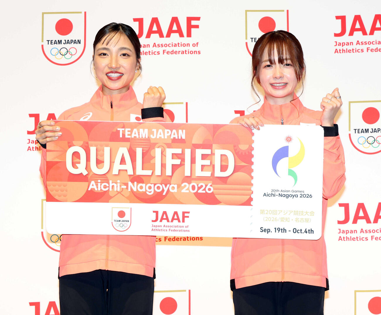 アジア大会マラソン日本代表の矢田みくに（左）と佐藤早也伽（2026年3月撮影）