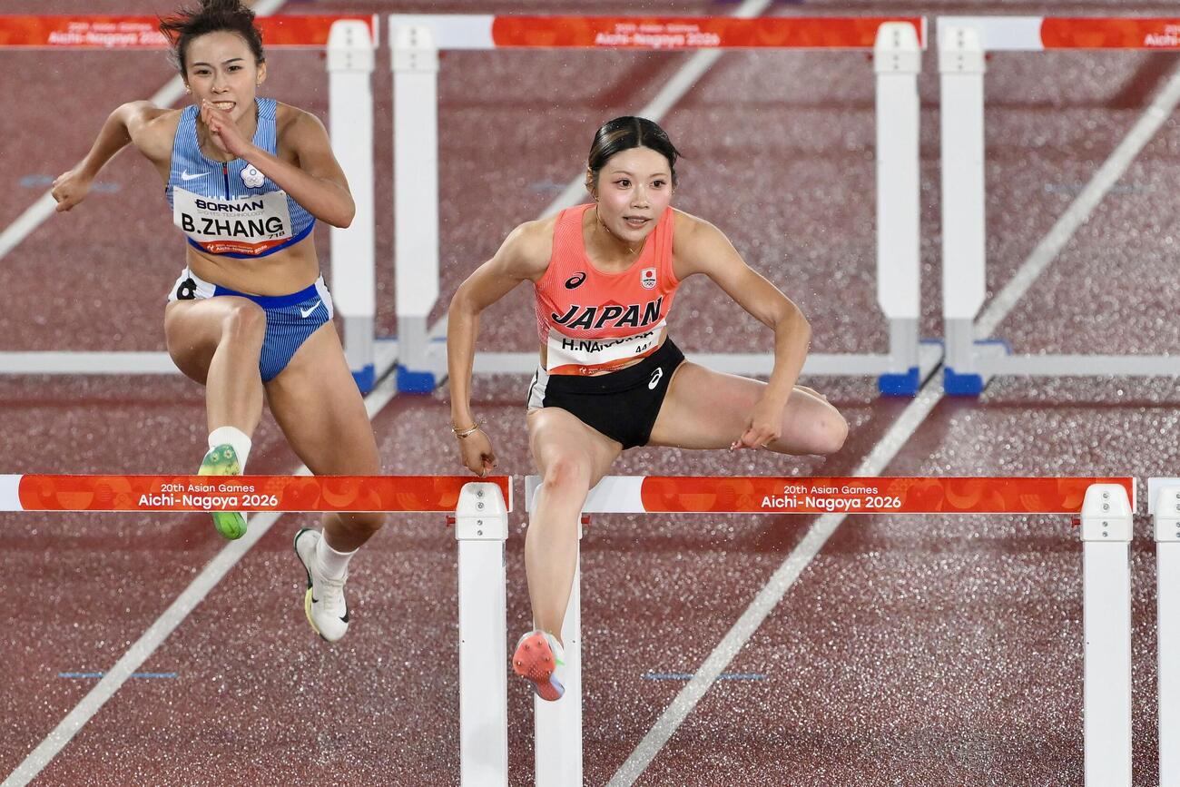 女子100メートルハードル予選で力走する中島ひとみ（撮影・滝沢徹郎）