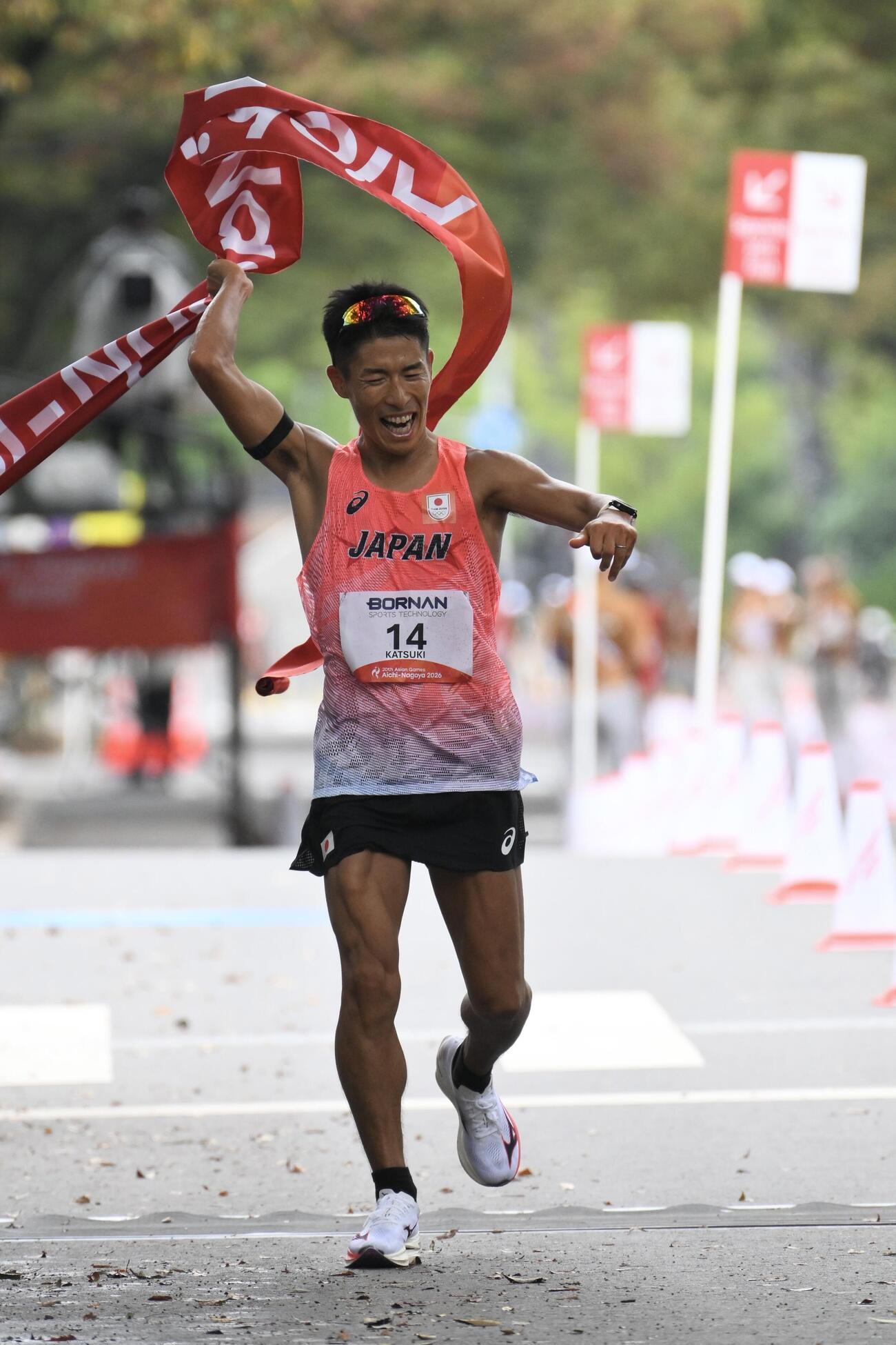 男子マラソン競歩で優勝を決める勝木隼人（撮影・滝沢徹郎）