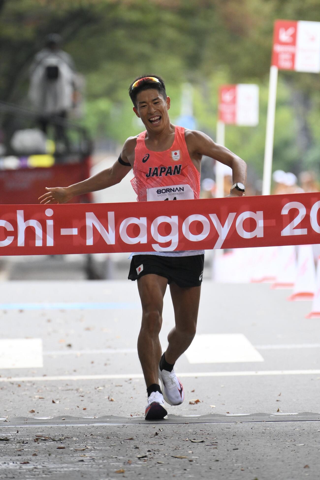 男子マラソン競歩で優勝を決める勝木隼人（撮影・滝沢徹郎）