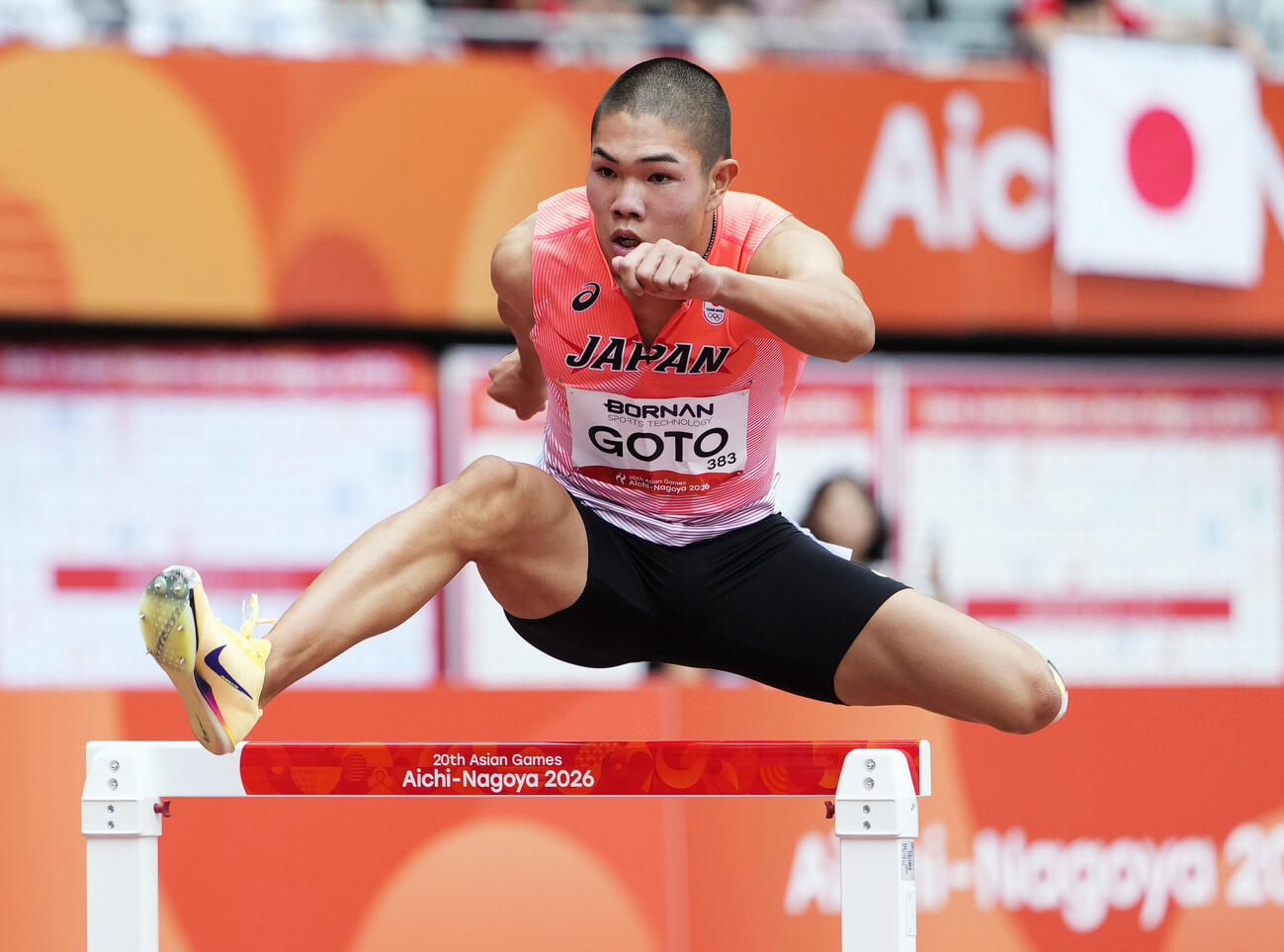 男子400メートル障害予選　力走する後藤大樹（共同）