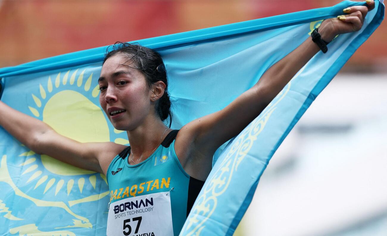 女子マラソン競歩で優勝を決めたカザフスタンのトクサンバエワ・ヤスミナ（ロイター）