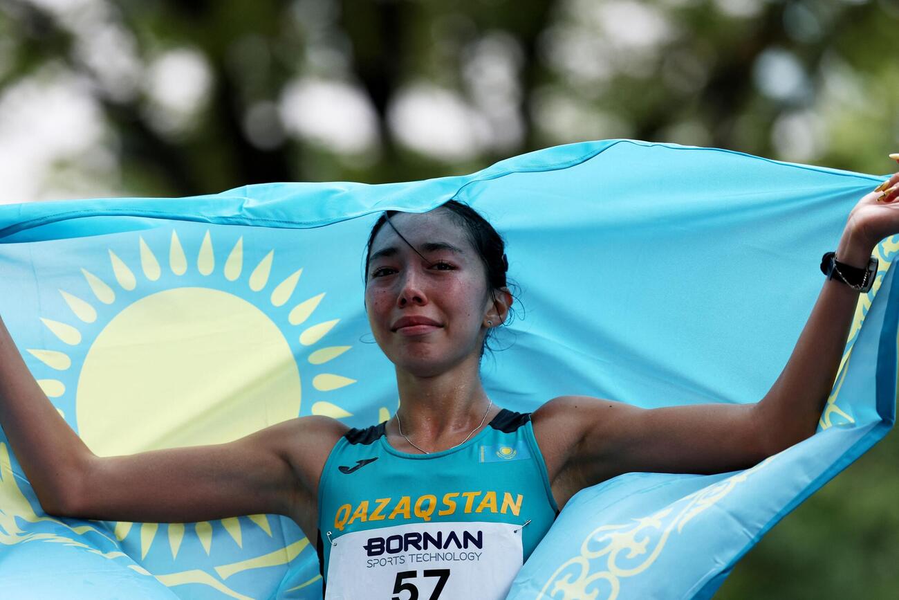 女子マラソン競歩で優勝を決めたカザフスタンのトクサンバエワ・ヤスミナ（ロイター）