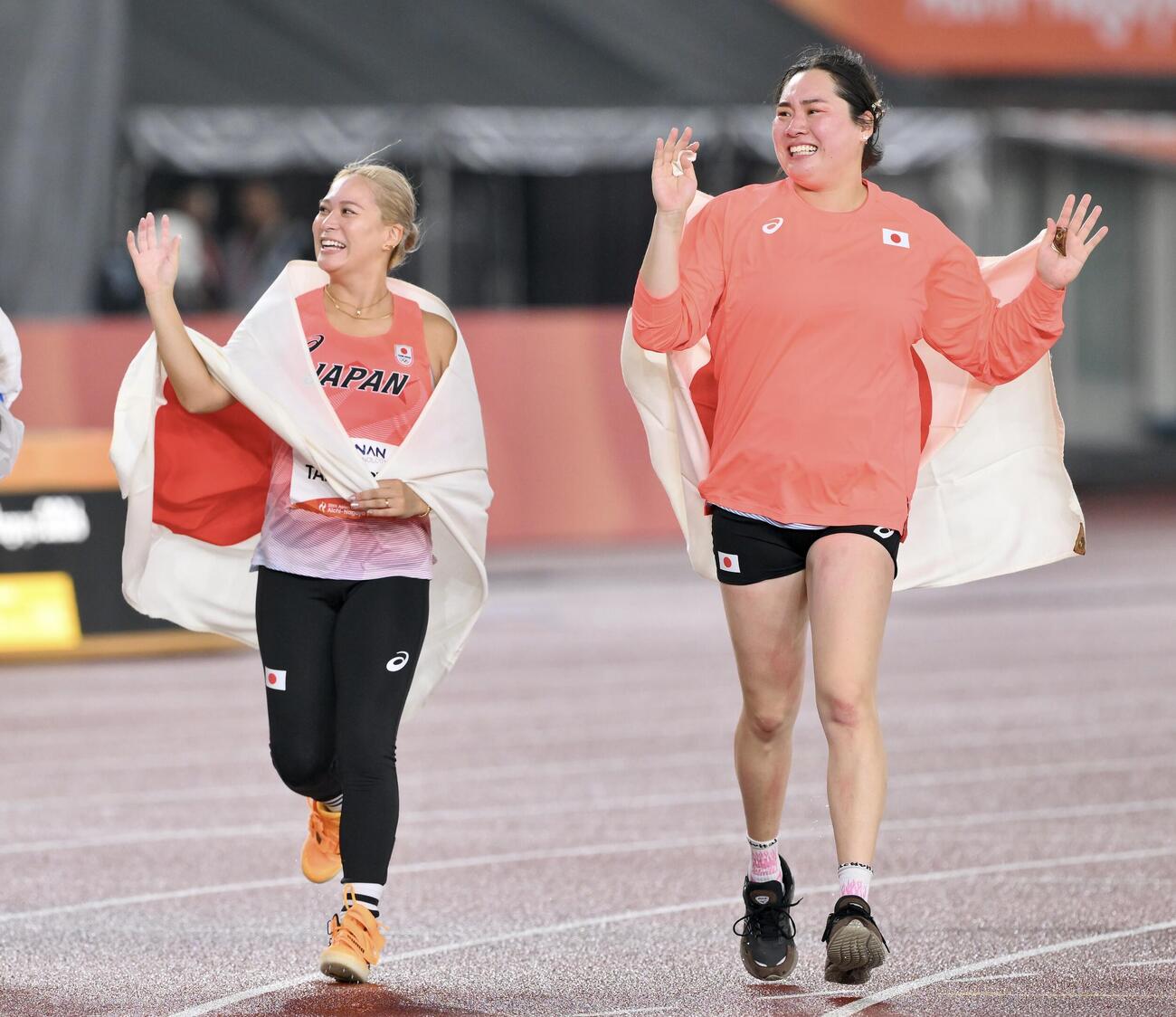 女子やり投げ決勝の3投目を終え浮かない表情の北口榛花（撮影・滝沢徹郎）