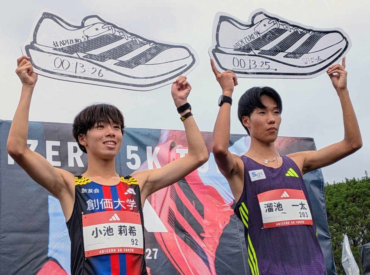 ADIZERO 5K TOKYO CHALLENGEの公認エリートレースで日本記録を更新した溜池一太（右）と小池莉希