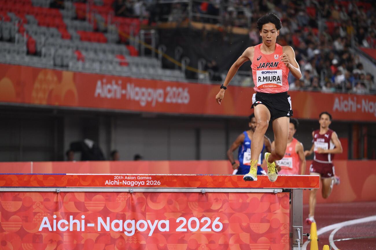 男子3000メートル障害決勝で力走する三浦龍司（撮影・滝沢徹郎）