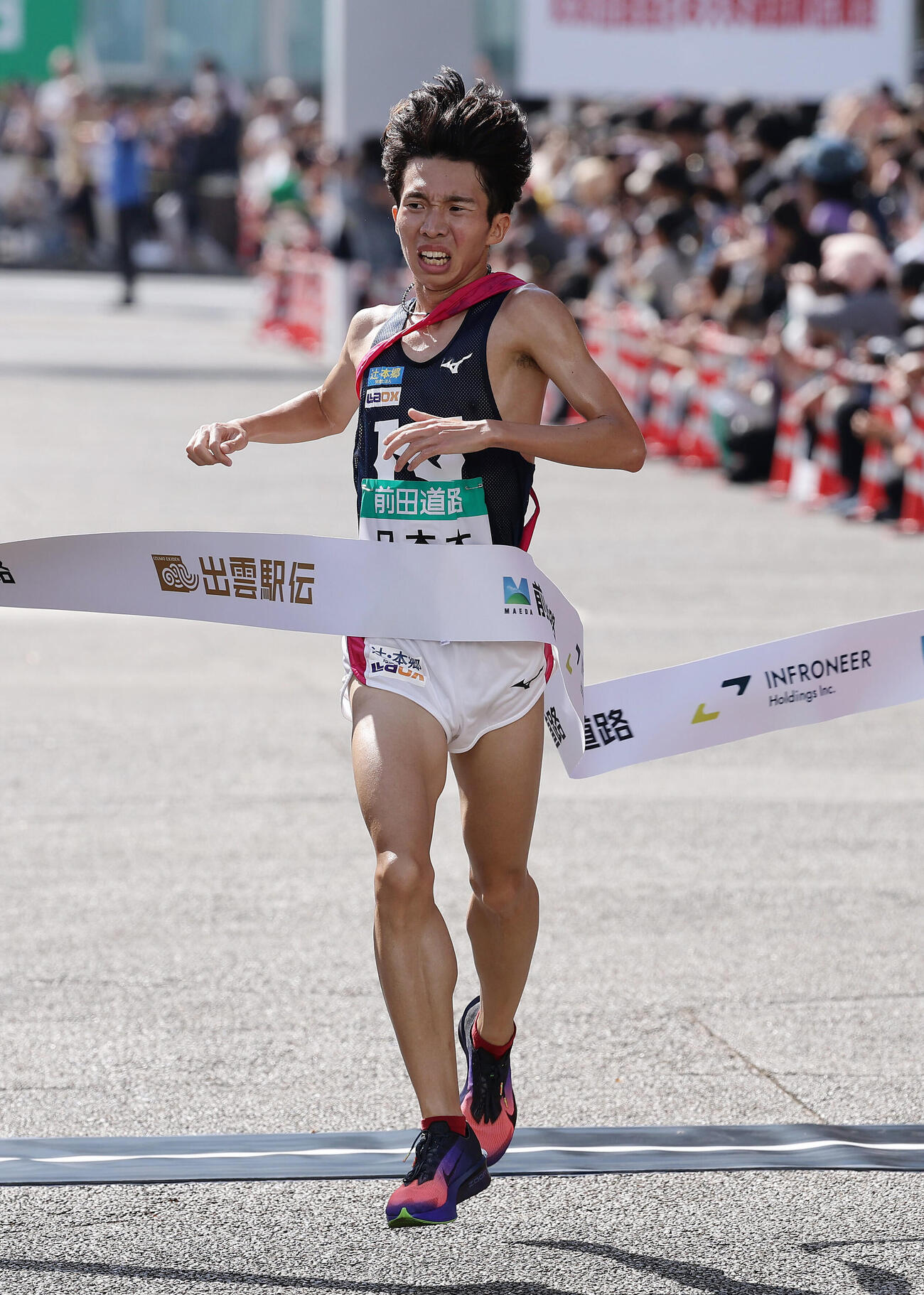 8位でゴールする日大・橋本櫂知（撮影・前田充）