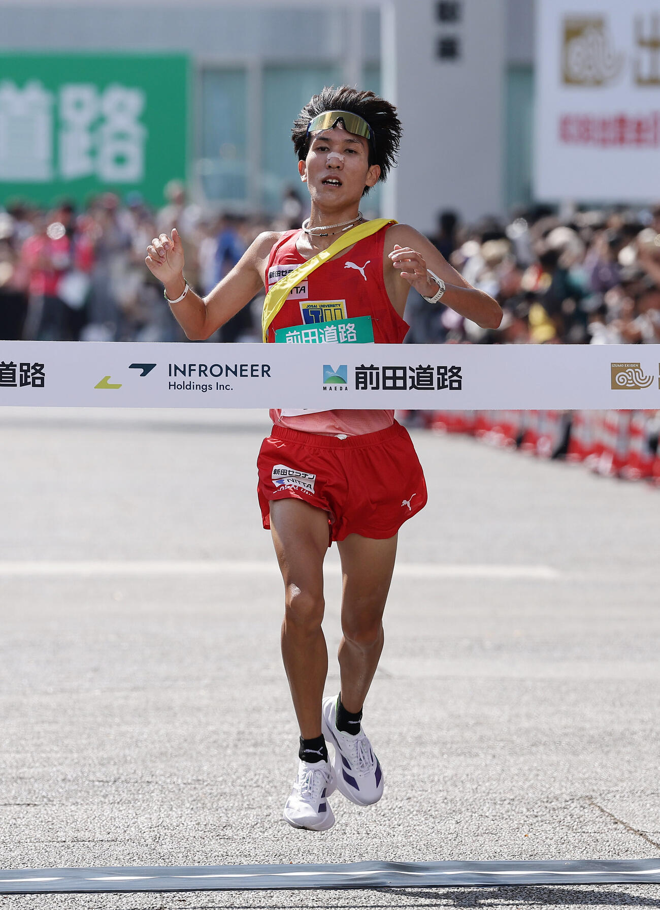 10位でゴールする城西大・中島巨翔（撮影・前田充）