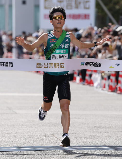 11位でゴールする青学大・前川竜之将（撮影・前田充）