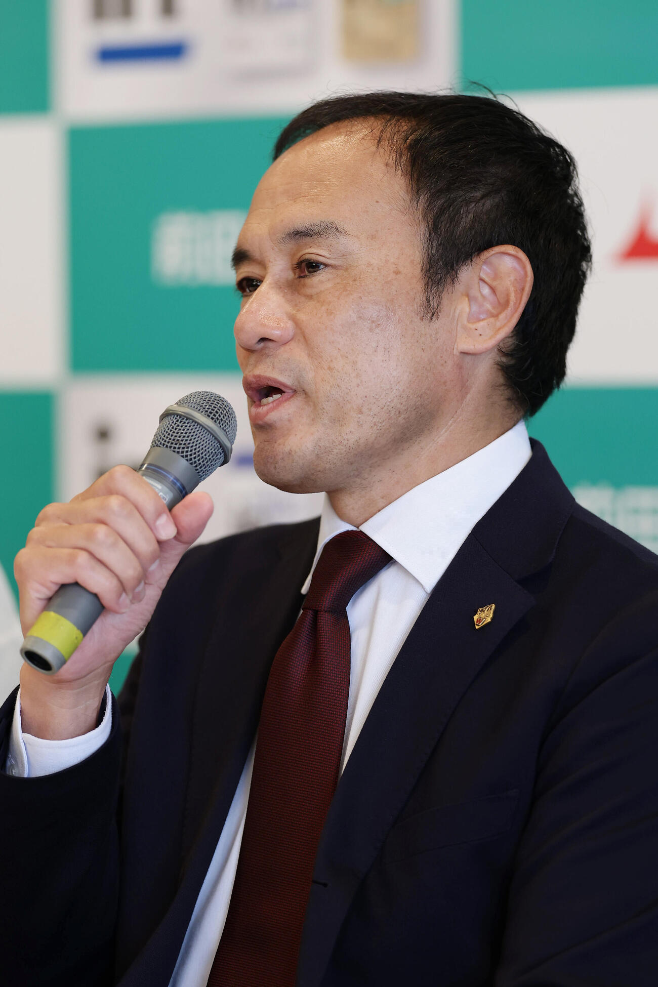 出雲駅伝の前日会見を行う早大・花田勝彦監督（撮影・前田充）