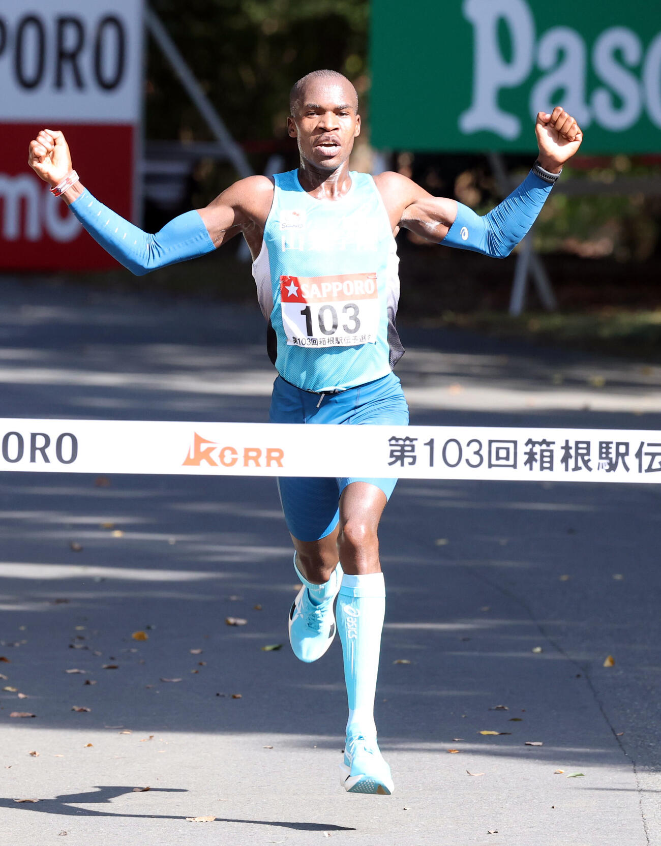 第103回箱根駅伝予選会　トップでゴールした山梨学院大のブライアン・キピエゴ（撮影・浅見桂子）