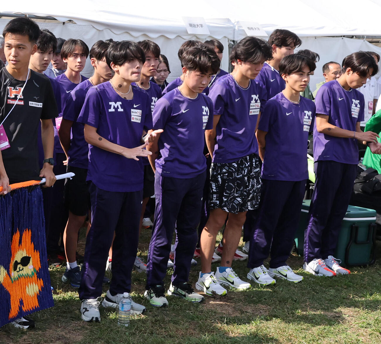 第103回箱根駅伝予選会　予選通過ならず、うなだれる明大の選手たち（撮影・浅見桂子）