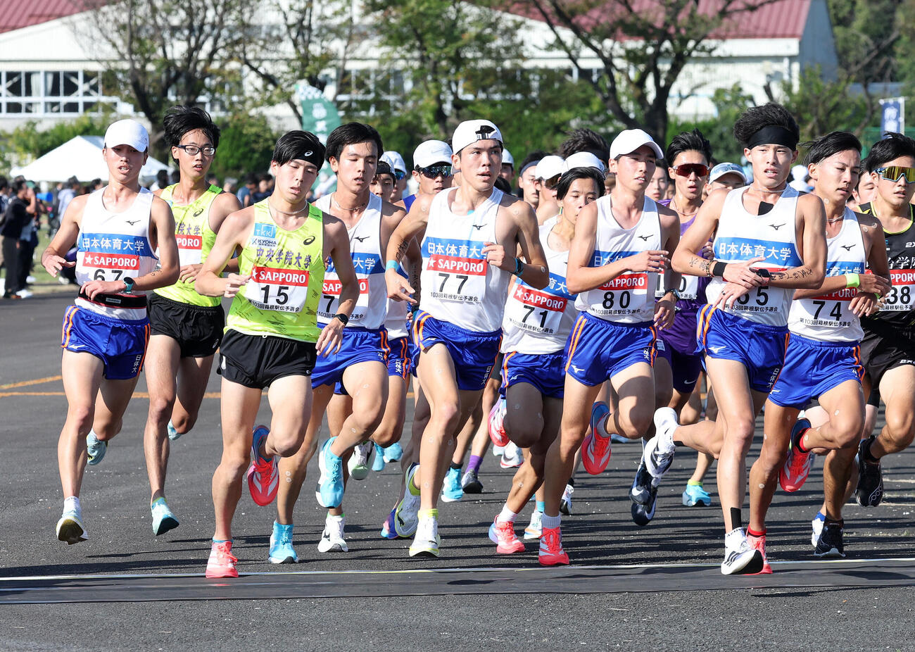 箱根駅伝予選会　力走する日体大の選手たち（撮影・鈴木正人）