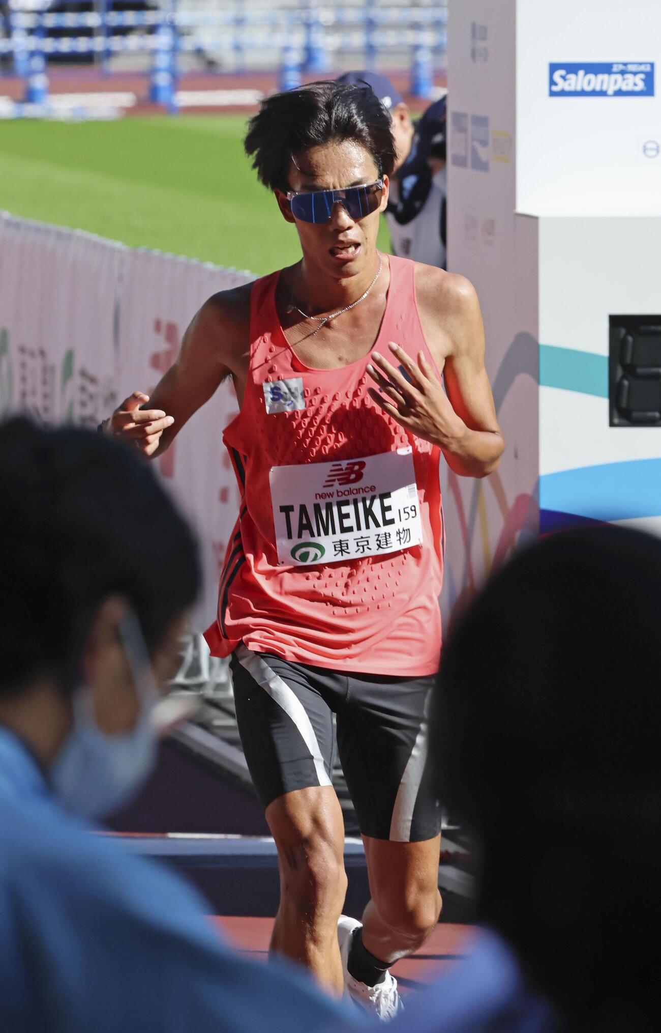 東京レガシーハーフマラソン男子で、日本勢トップの5位でゴールした溜池一太（共同）