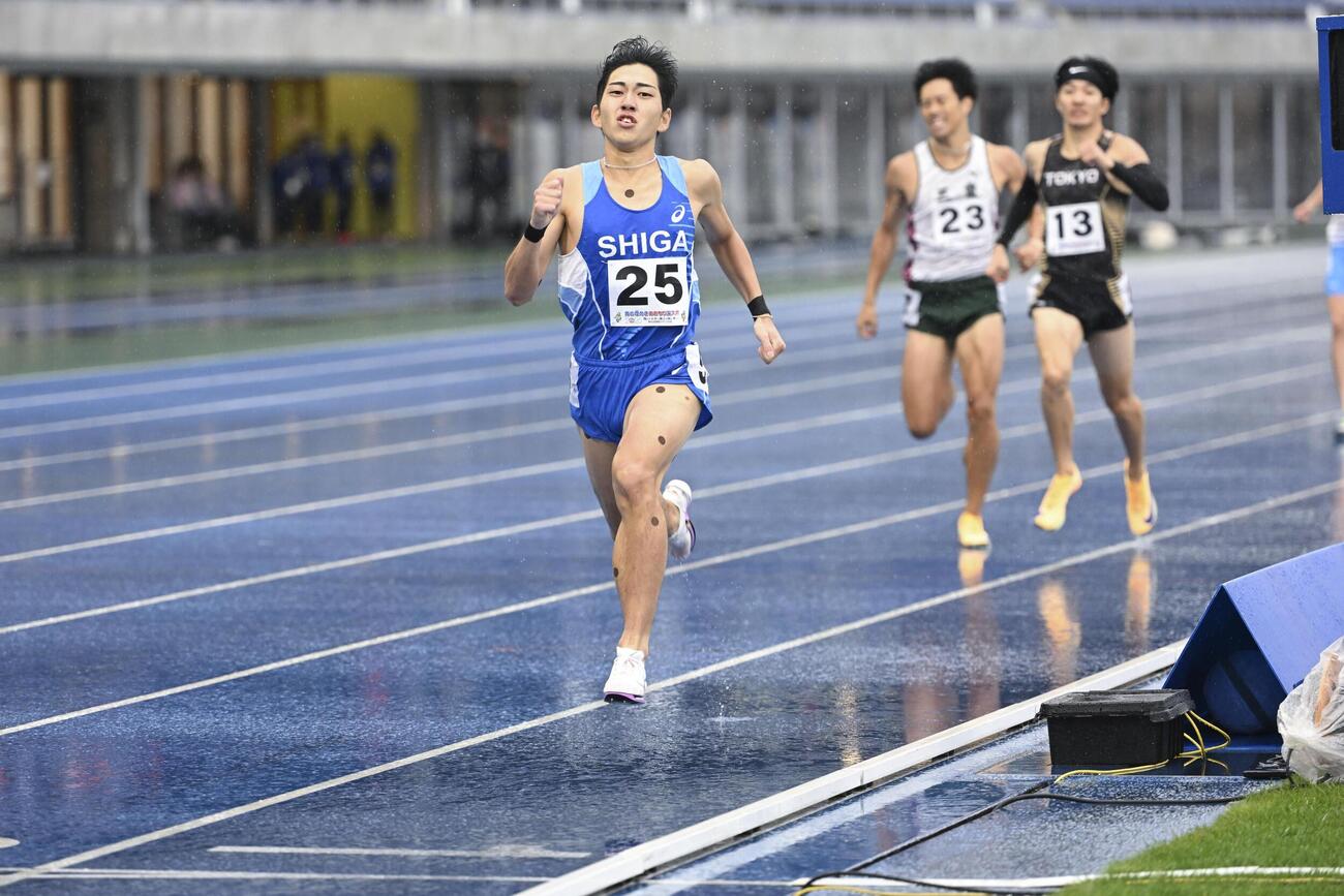成年男子800メートル決勝　1分45秒21で優勝した落合晃（25）（共同）