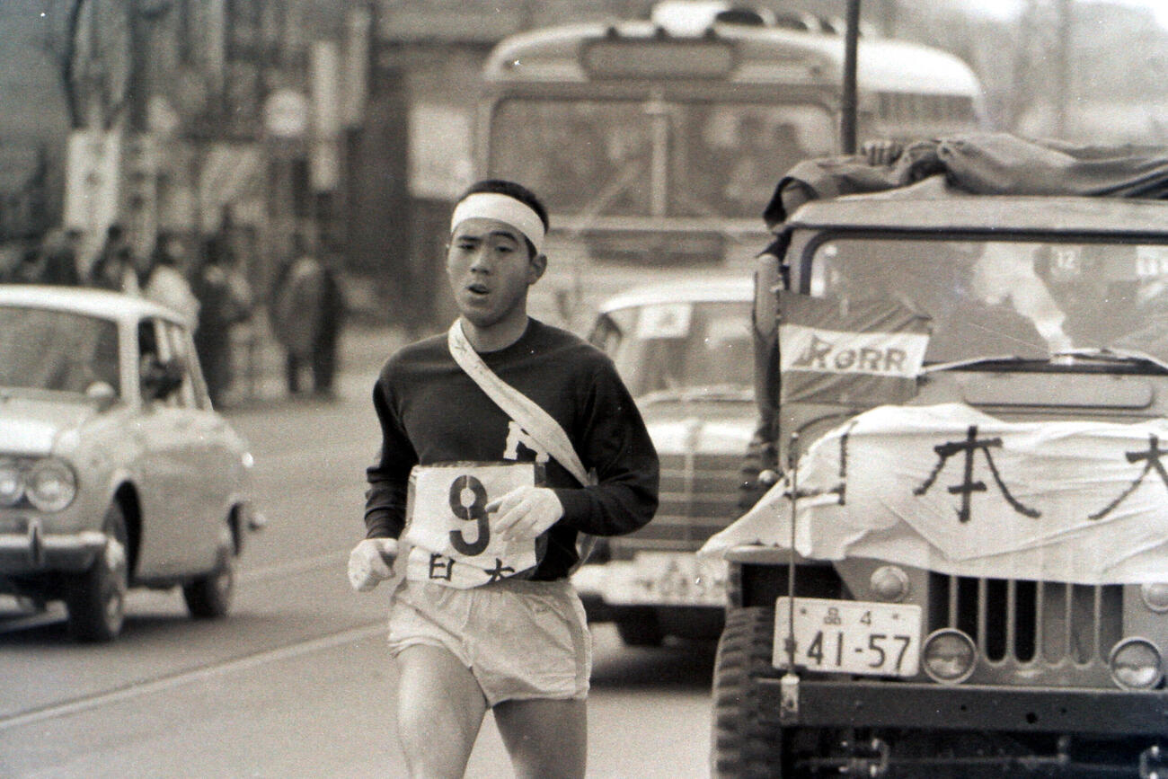 1965年1月3日、第41回箱根駅伝　9区で力走する日大・宇佐美彰朗