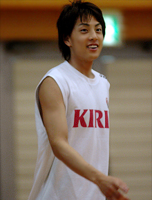 練習中にリラックスした表情を見せる五十嵐
