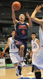 主将としての責任を果たした福岡大大濠・青木（中央）