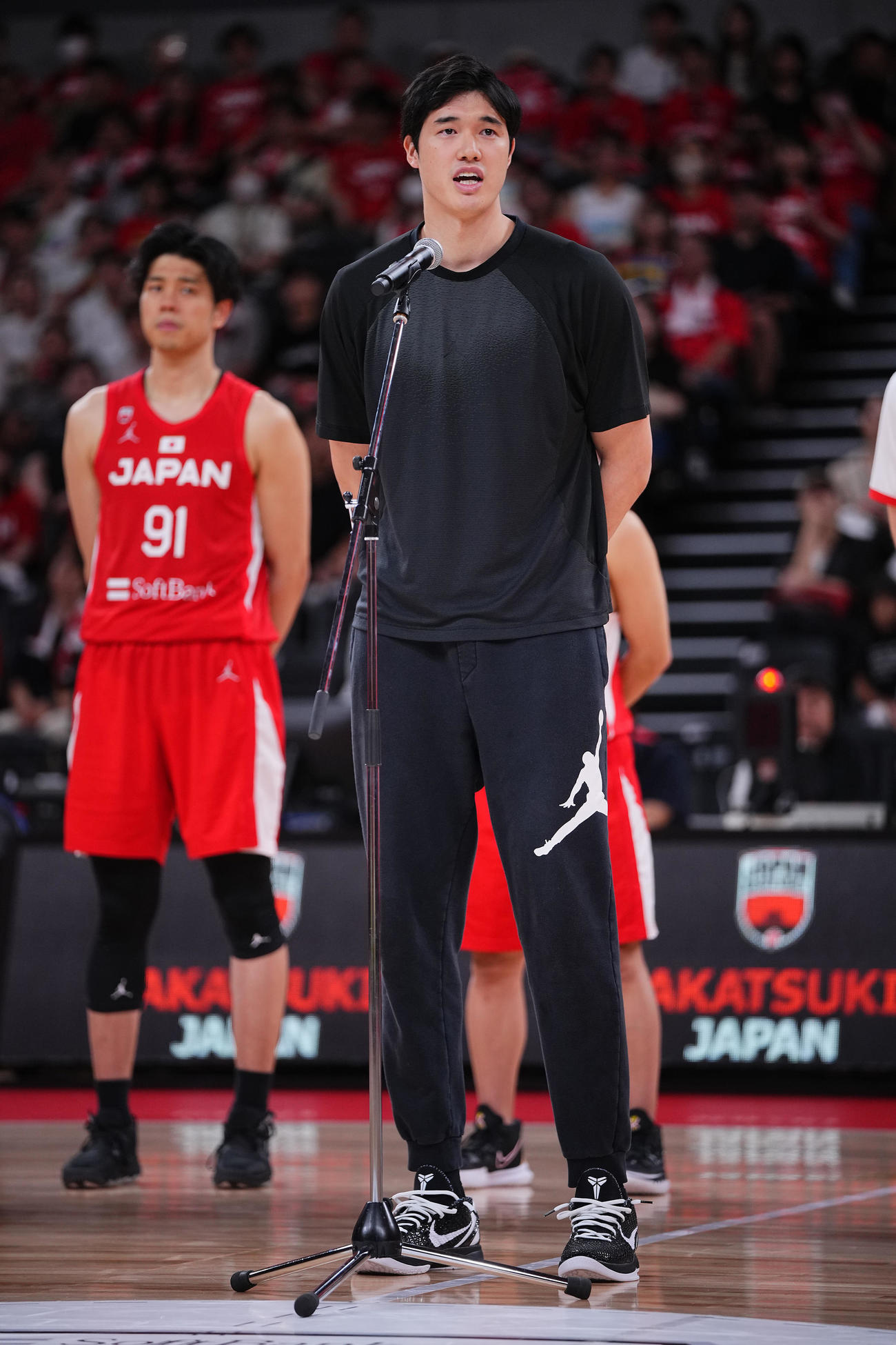日本対スロベニア　試合後の壮行会で話す渡辺（撮影・垰建太）