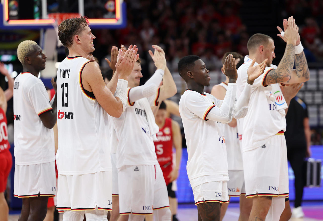 日本対ドイツ　日本に勝利し笑顔を見せるドイツの選手たち（撮影・前田充）