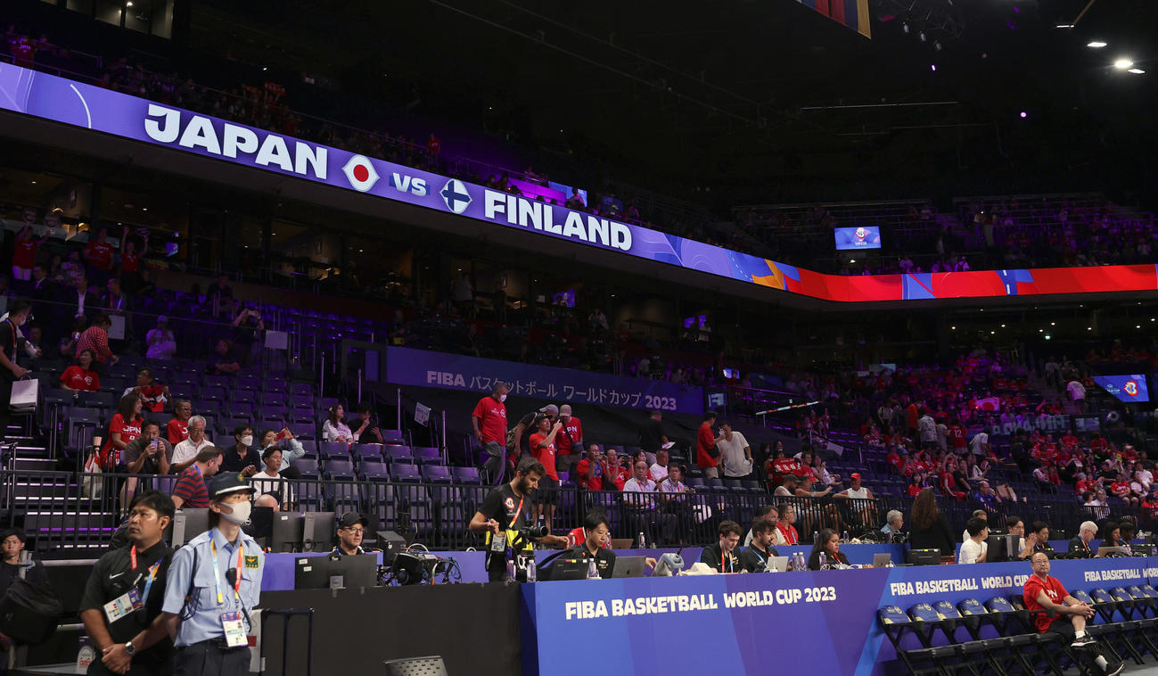日本対フィンランド　試合開始の30分前、空席の目立つ客席（撮影・前田充）
