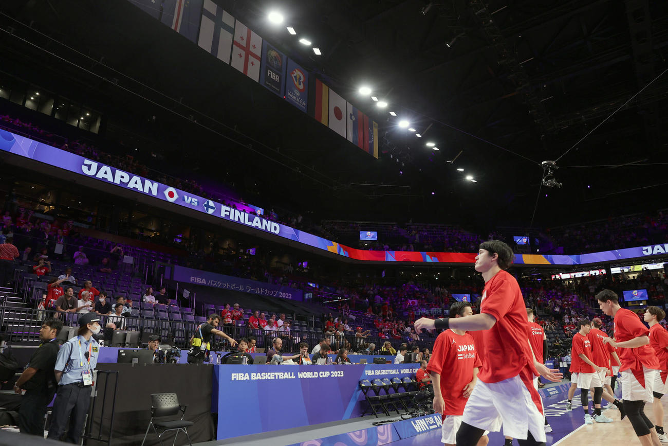 日本対フィンランド　試合開始の30分前、空席の目立つ客席（撮影・前田充）
