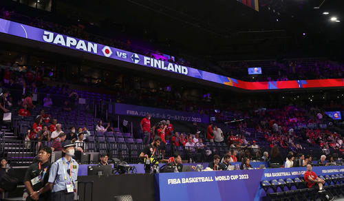 日本対フィンランド　試合開始の30分前、空席の目立つ客席（撮影・前田充）