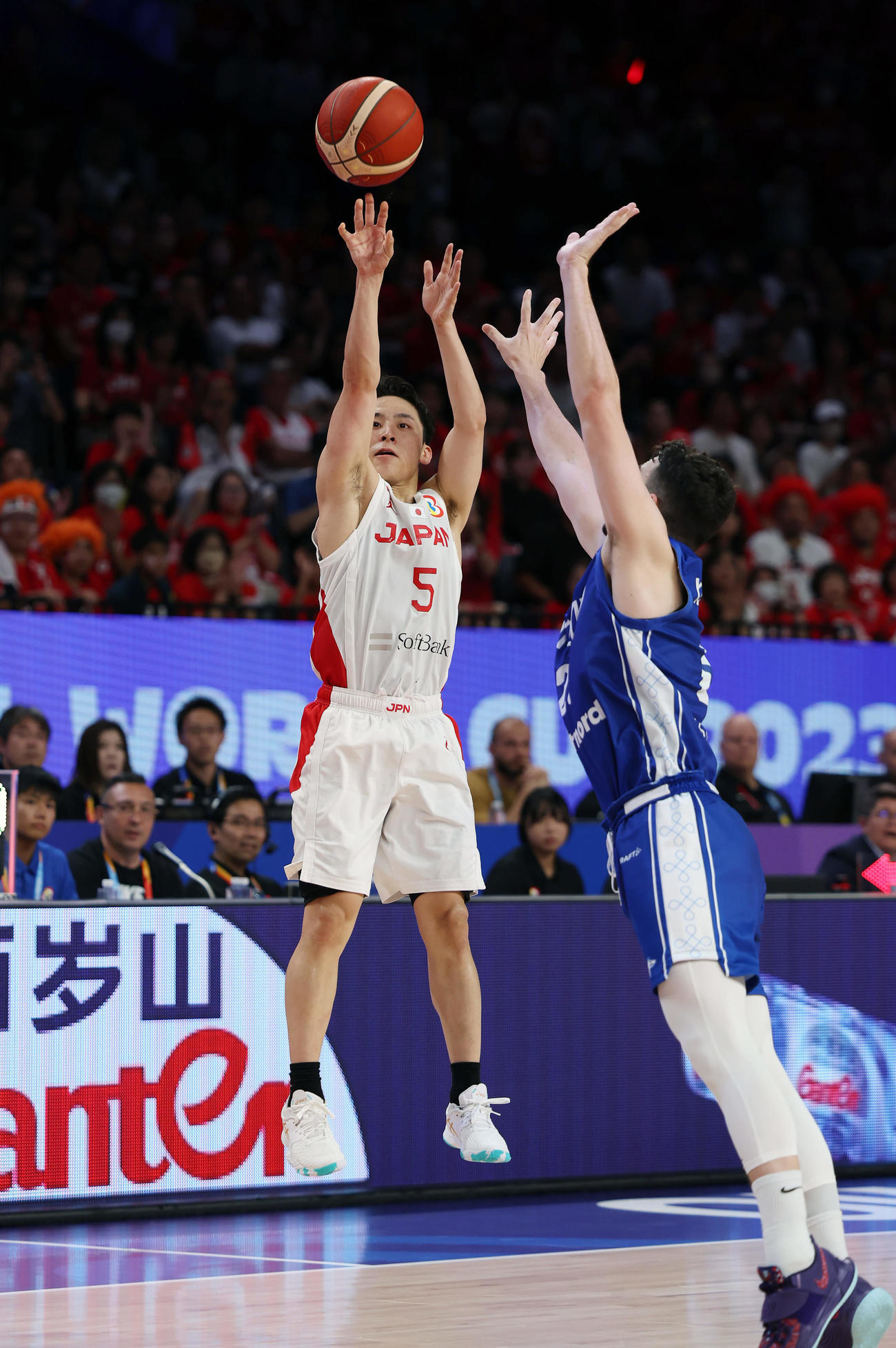 日本対フィンランド　第4Q、3Pシュートを決める河村（撮影・前田充）