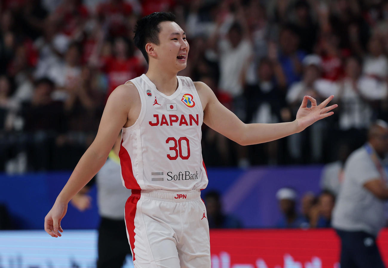 日本対カボベルデ　第3Q、3点シュートを決めポーズをとる富永（撮影・前田充）