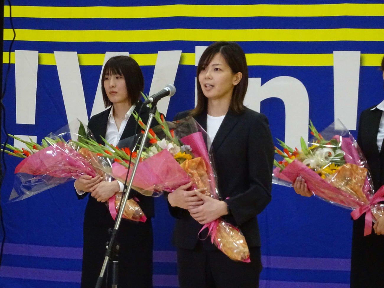 オンラインファン感謝祭で引退報告をする元バレーボール女子日本代表セッターの佐藤美弥さん（日立リヴァーレ提供）